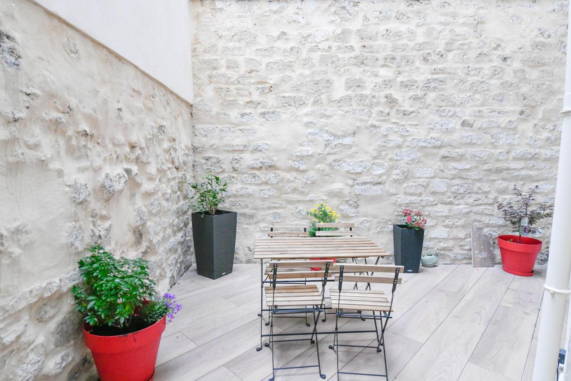 Parking Gratuit - Montmartre Charme & Patio Prive - Sacre-Coeur Metro Anvers パリ エクステリア 写真